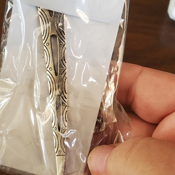 Silver Tone Hair Clip - Picture 2 of 3